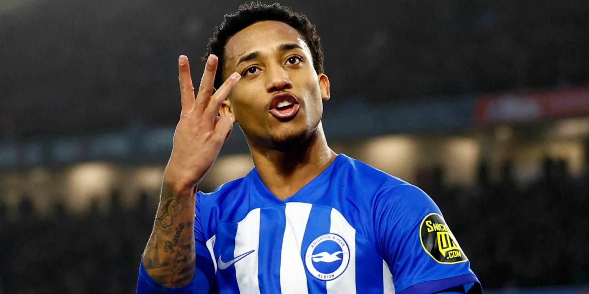 Joao Pedro ăn mừng bàn thắng cho Brighton ở Premier League