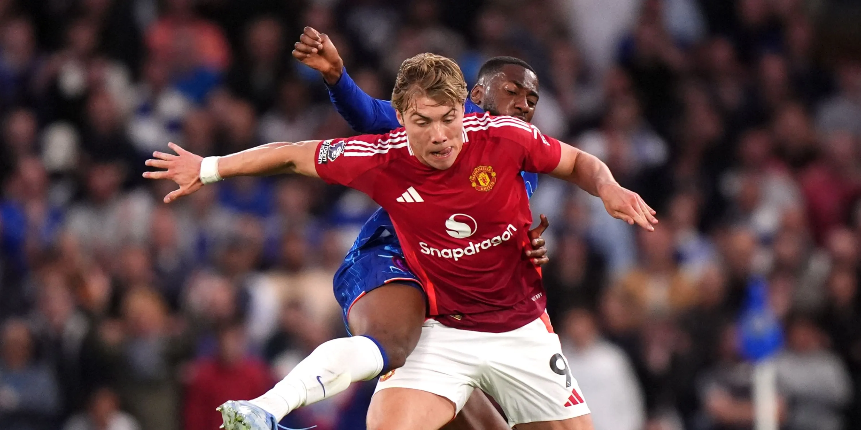 Tiền đạo Rasmus Hojlund thi đấu trong trận thua Chelsea của Manchester United