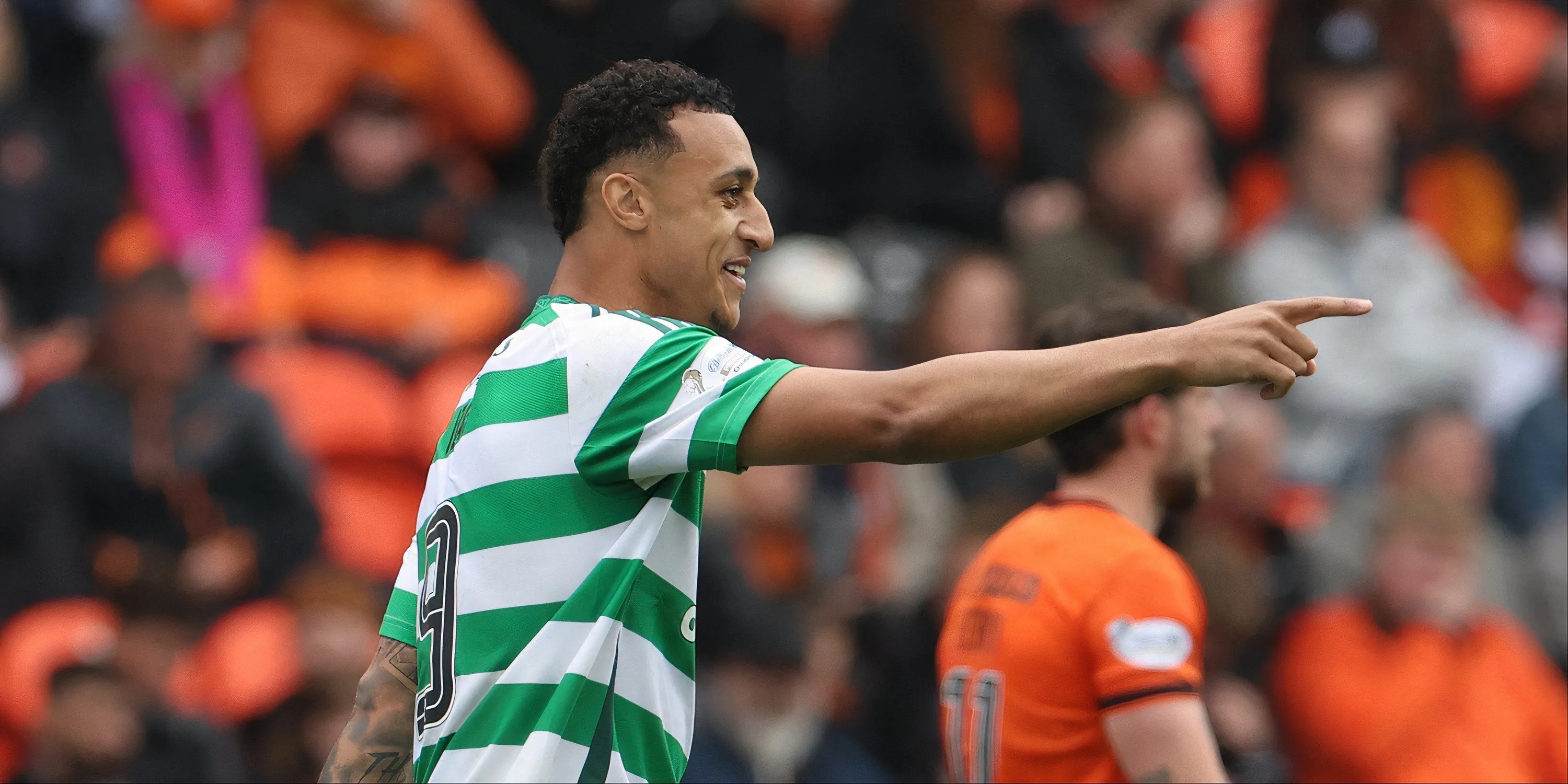 Adam Idah thi đấu cho Celtic, được chiêu mộ với mức phí lên đến 9.5 triệu bảng.