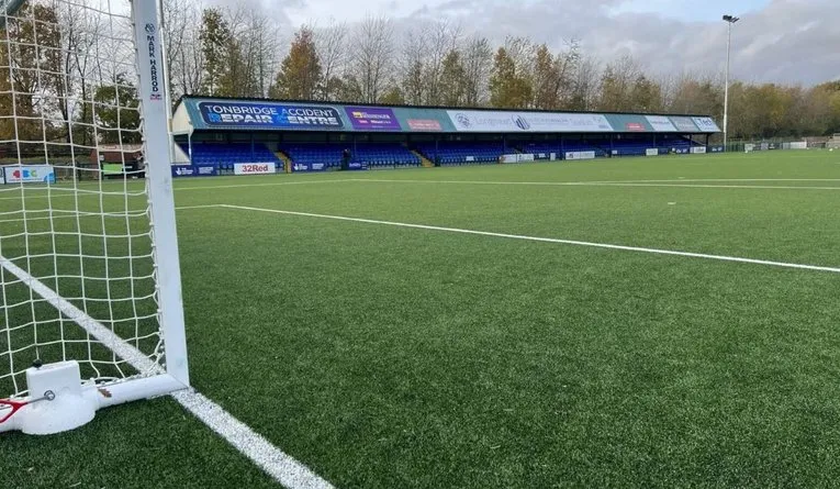 Các khán đài tại Longmead Stadium