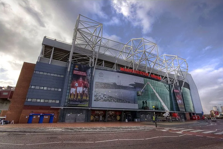 Cận cảnh kiến trúc bên ngoài sân Old Trafford