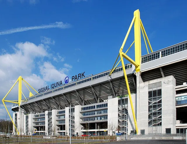 Cảnh quan tổng thể sân Signal Iduna Park, còn được biết đến là Westfalenstadion