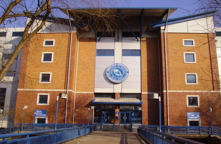 Cổng soát vé (Turnstiles) tại sân vận động Hillsborough, nơi người hâm mộ Sheffield Wednesday vào sân trước mỗi trận đấu.