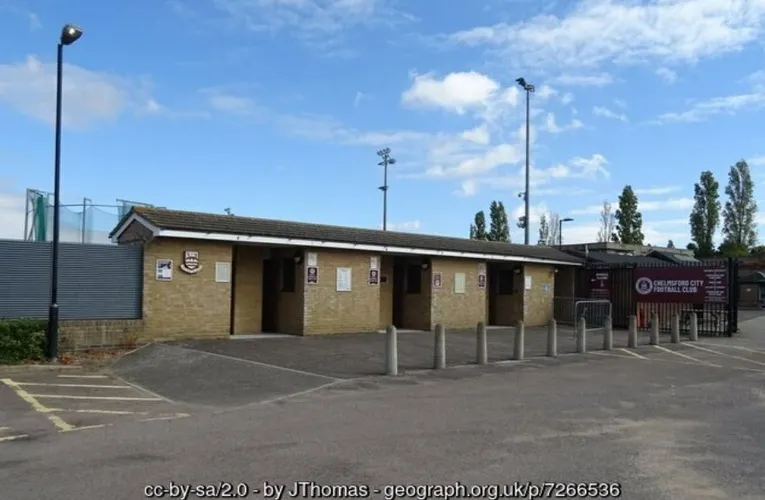 Cổng vào chính sân vận động Melbourne Chelmsford, nơi cổ động viên đến cổ vũ Chelmsford City FC.