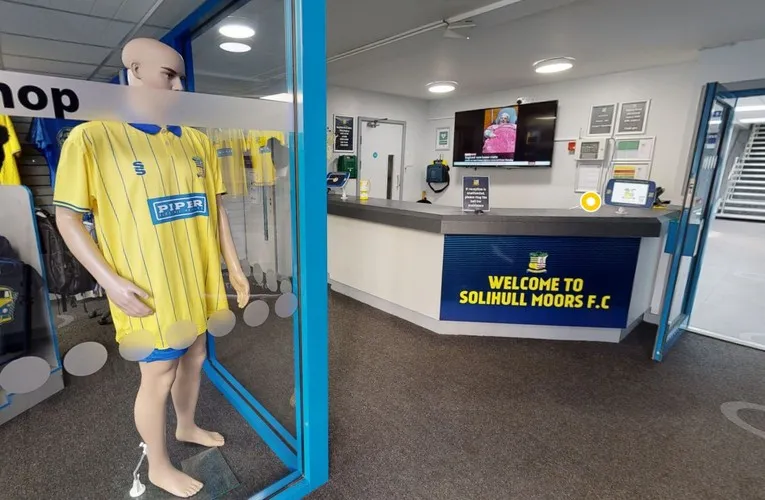 Cổng vào sân vận động Damson Park, chào đón người hâm mộ đến cổ vũ Solihull Moors FC.