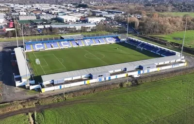 Deva Stadium nhìn từ bên ngoài, biểu tượng lịch sử của Chester FC