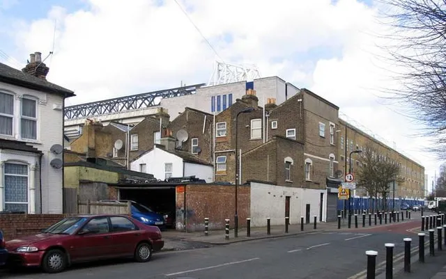 Góc nhìn sân White Hart Lane từ đường Vicarage