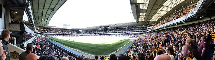 Góc nhìn từ khán đài xuống sân White Hart Lane