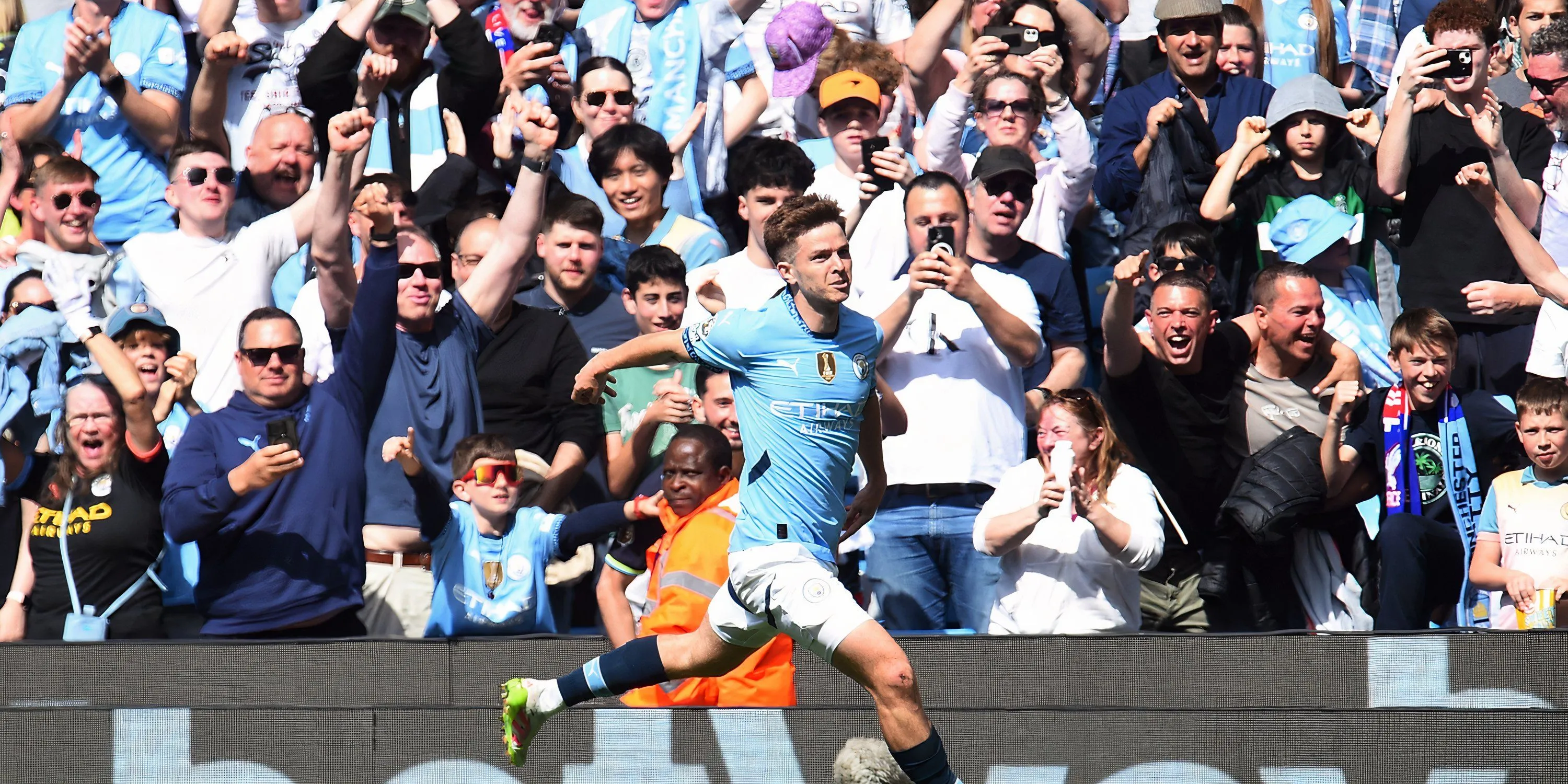 James McAtee, tiền vệ trẻ đầy tiềm năng của Manchester City, mục tiêu chuyển nhượng của Everton