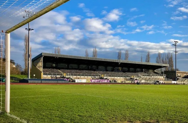 Khán đài chính (Main Stand) của sân vận động Melbourne Chelmsford, với sức chứa lớn nhất.
