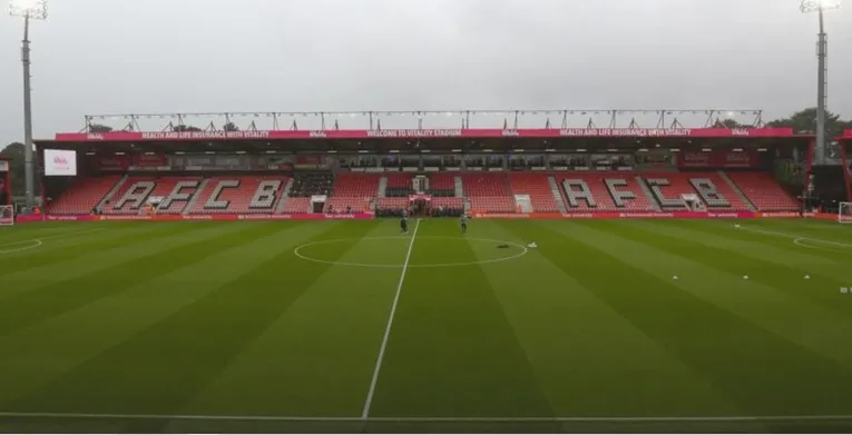 Khán đài chính tại Vitality Stadium, sân nhà AFC Bournemouth