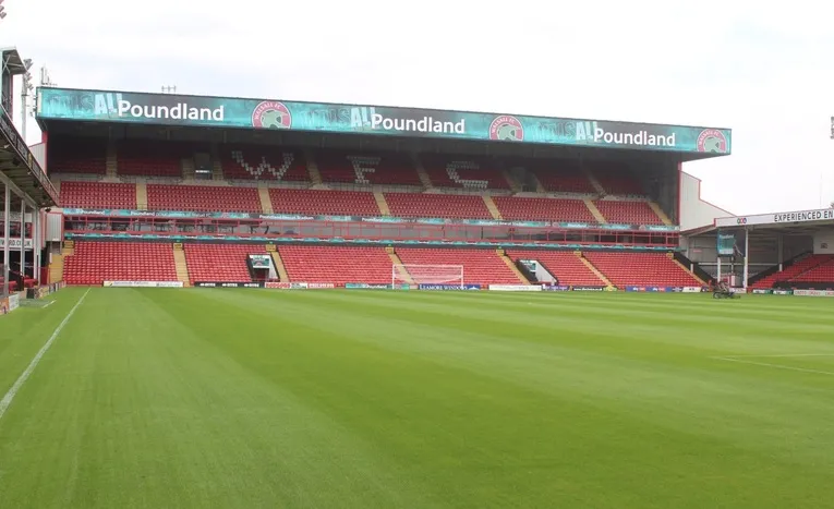 Khán đài chính (The Main Stand) tại sân Bescot