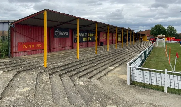 Khán đài đứng (Terraces) tại khu vực Town End của Spencer Stadium, Banbury