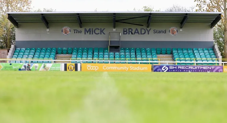 Khán đài Mick Brady của sân nhà Leamington FC