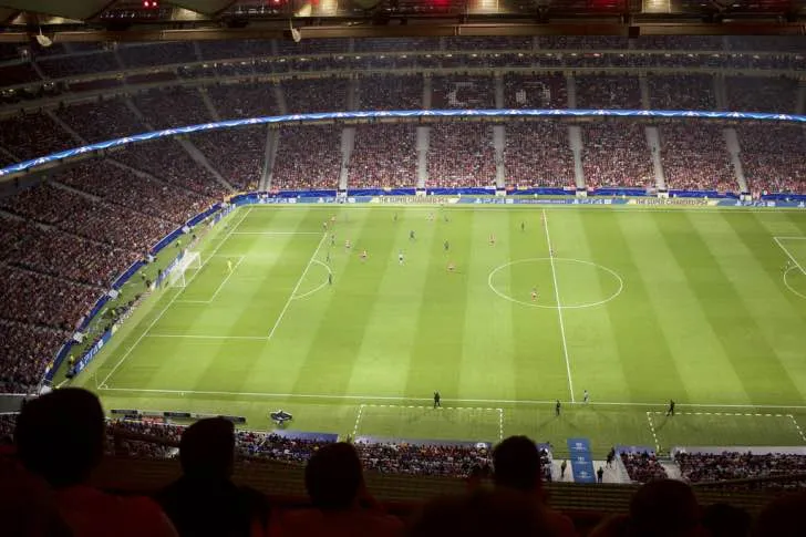 Khán giả cuồng nhiệt của Atletico Madrid lấp đầy các khán đài tại Estadio Metropolitano
