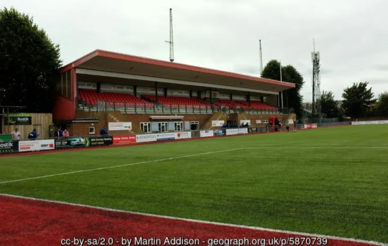 Khu khán đài tại sân vận động Woodside Road của Worthing FC