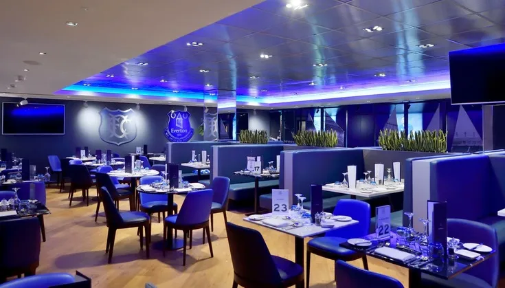 Khu vực dịch vụ cao cấp (Hospitality) bên trong sân Goodison Park, thể hiện sự sang trọng và tiện nghi