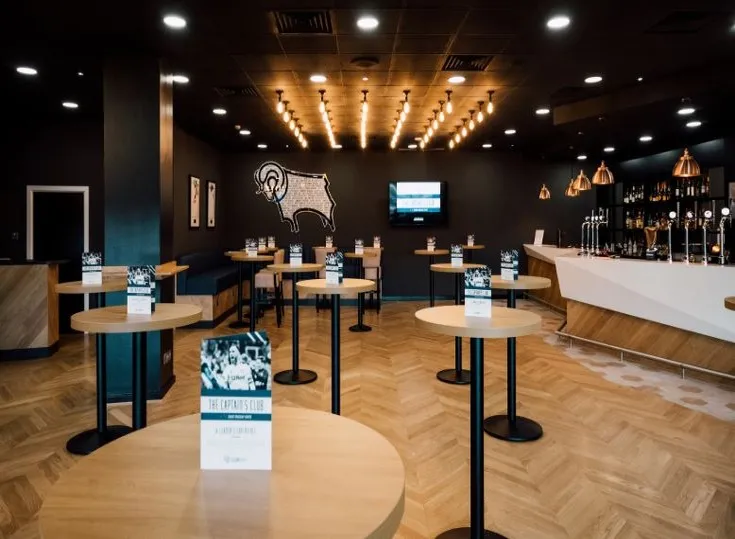 Khu vực dịch vụ hiếu khách (Hospitality) tại Pride Park, mang đến trải nghiệm cao cấp cho khách VIP.
