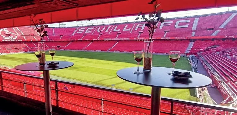 Khu vực khách sạn VIP sang trọng tại sân Ramón Sánchez Pizjuán, mang đến trải nghiệm đẳng cấp