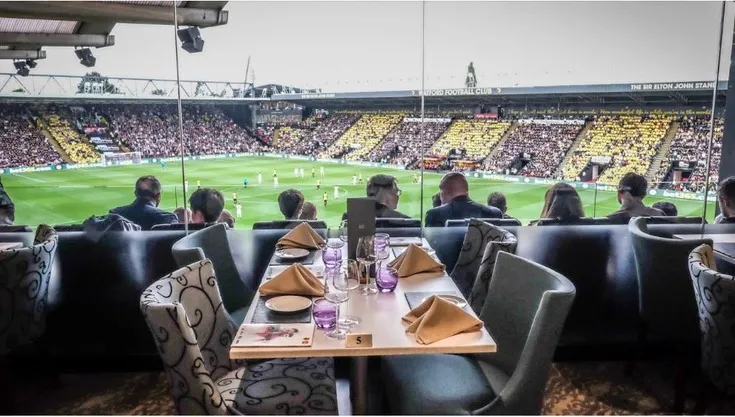 Khu vực phòng VIP và dịch vụ khách sạn tại sân Vicarage Road Watford