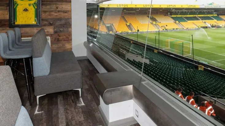Khu vực sảnh tiếp khách VIP sang trọng tại sân vận động Carrow Road, dành cho dịch vụ hiếu khách của Norwich City