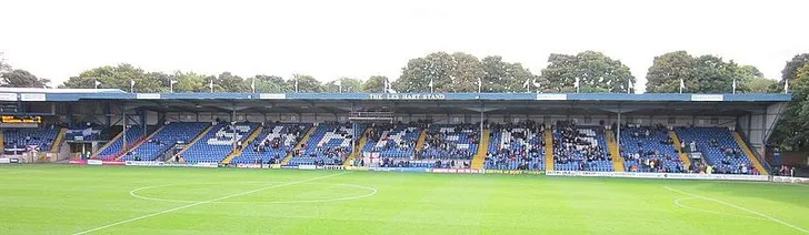 Khu vực tiếp đón khách VIP tại sân Gigg Lane, mang lại trải nghiệm độc đáo