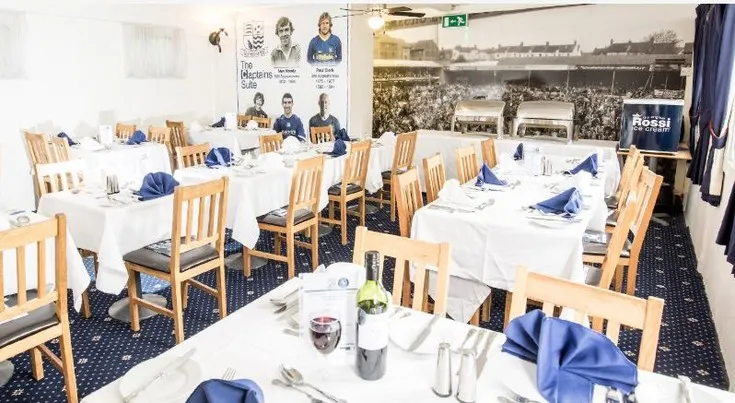 Khu vực tiếp đón VIP và các phòng chức năng tại sân vận động Roots Hall