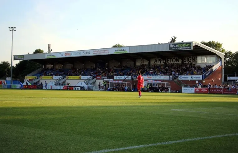 Khung cảnh khán đài chính tại Silverlake Stadium