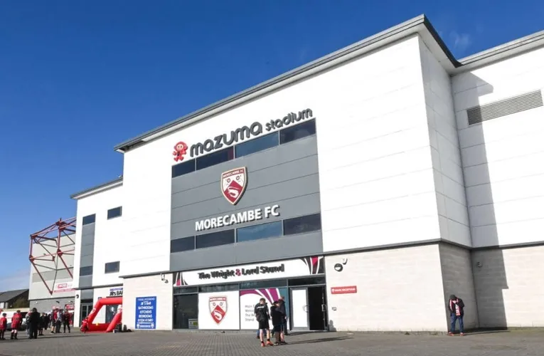 Lối vào chính của sân vận động Mazuma Mobile, biểu tượng của sự chào đón tại Morecambe FC