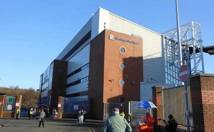 Lối vào chính sân vận động Ewood Park, Blackburn