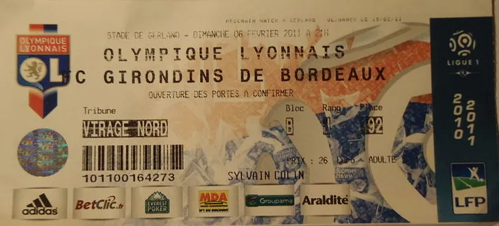 Mẫu vé xem trận đấu của câu lạc bộ Girondins de Bordeaux, minh họa thông tin cơ bản về trận đấu.