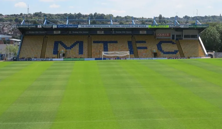 Một góc khán đài chính tại Field Mill Stadium