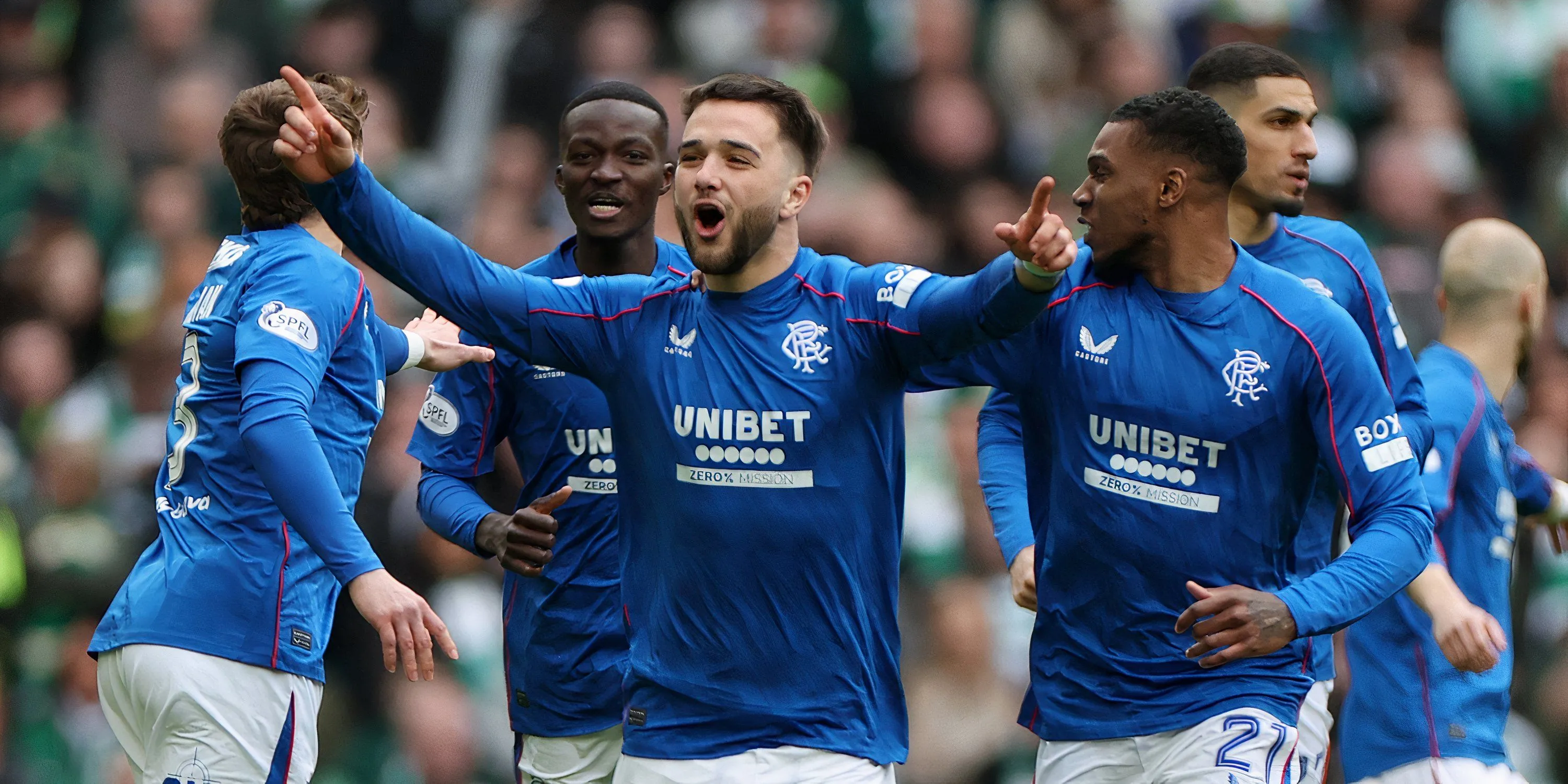 Nicolas Raskin trong trận đấu giữa Rangers và Celtic tại Scottish Premiership