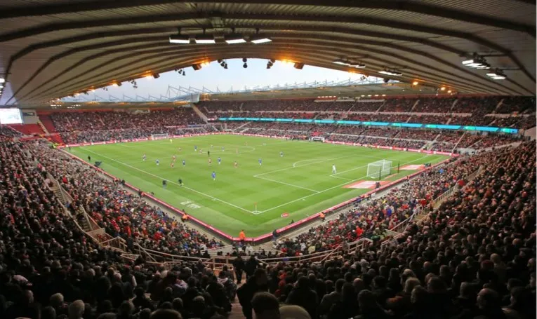 Riverside Stadium Middlesbrough trong ngày trận đấu