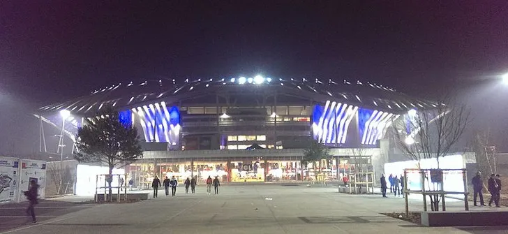Sân vận động Groupama Stadium (trước đây là Stade des Lumières) với kiến trúc hiện đại nhìn từ trên cao