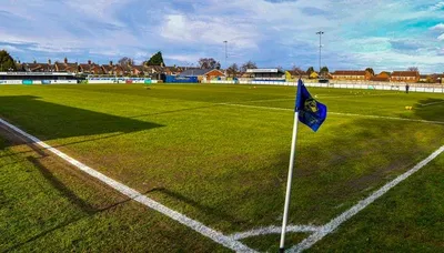 Sân vận động Lincoln Road nhìn từ xa, sân nhà của Peterborough Sports FC tại Anh.