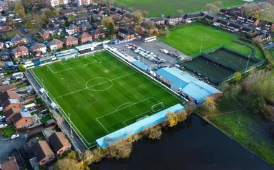 Sân vận động Neuven Park từ trên cao, sân nhà của Radcliffe FC tại Manchester
