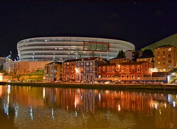 Sân vận động San Mamés nhìn từ trên cao, biểu tượng kiến trúc mới của Bilbao