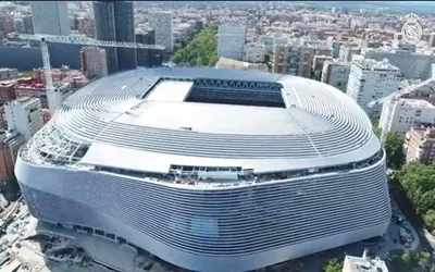 Sân vận động Santiago Bernabéu được hiện đại hóa với thiết kế ấn tượng nhìn từ trên cao