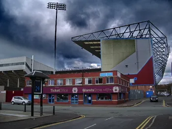 Sân vận động Turf Moor, biểu tượng của bóng đá Anh và CLB Burnley FC