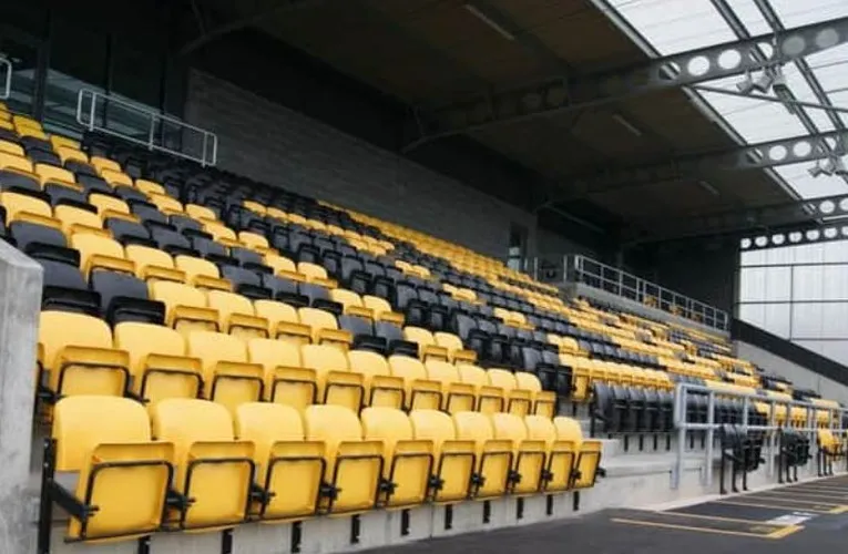 Sơ đồ chỗ ngồi chi tiết sân Boston Community Stadium, minh họa các khu vực khán đài và bố cục tổng thể