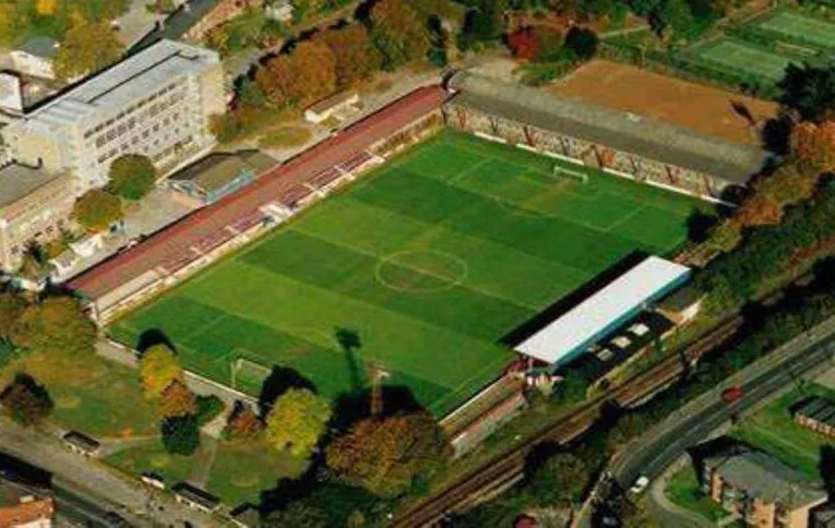 Sơ đồ chỗ ngồi chi tiết sân Recreation Ground, giúp người hâm mộ dễ dàng tìm vị trí xem bóng đá
