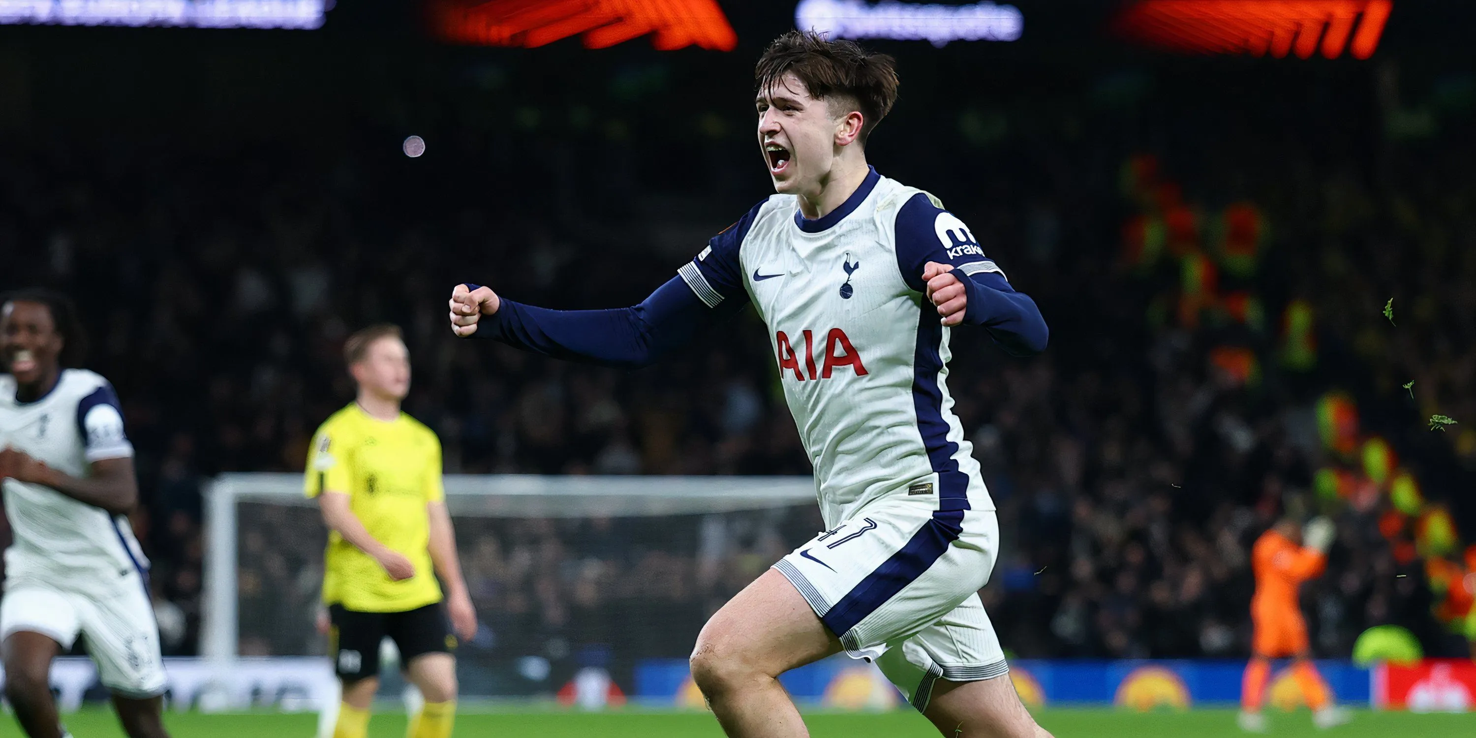 Tài năng trẻ Mikey Moore của Tottenham Hotspur, mục tiêu cho hàng công West Brom