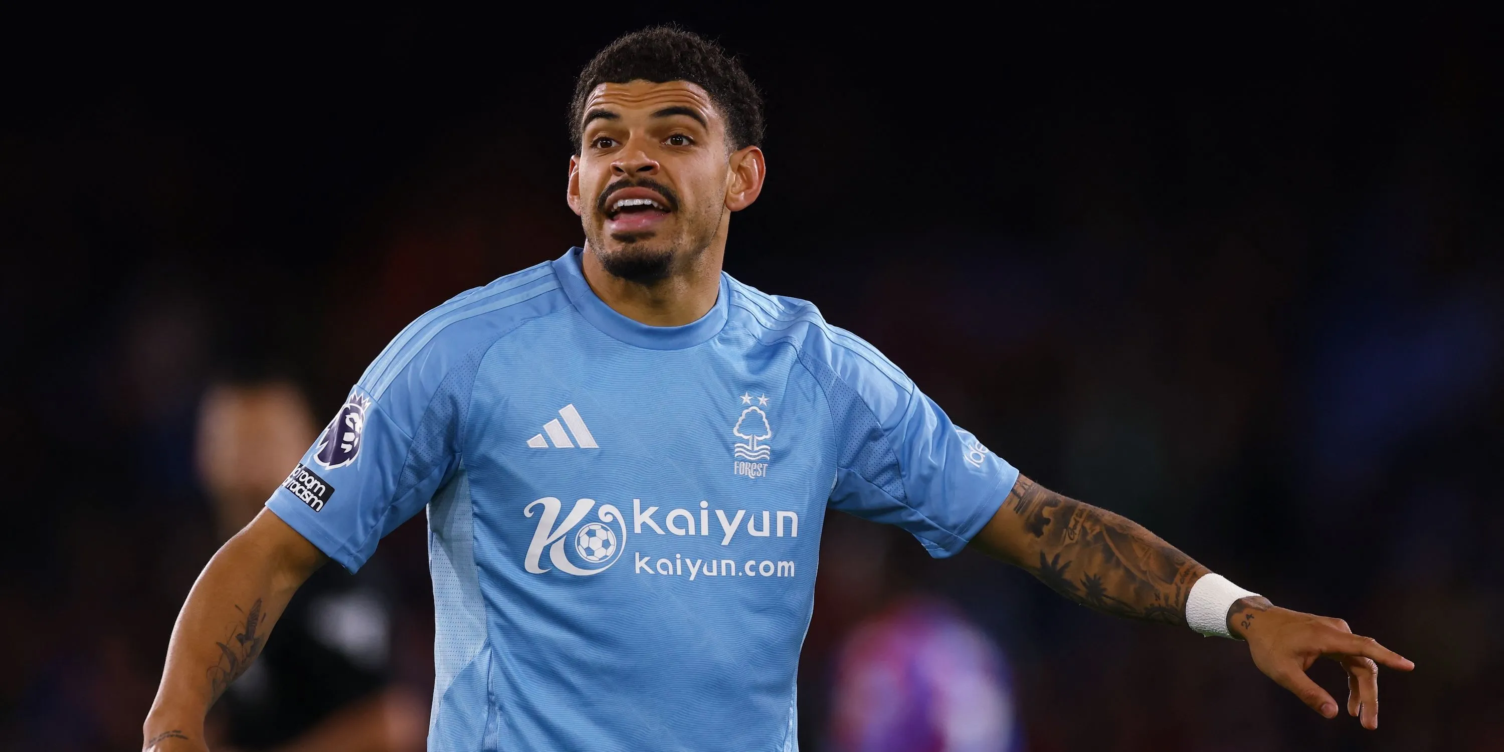 Tiền vệ Morgan Gibbs-White trong màu áo Nottingham Forest