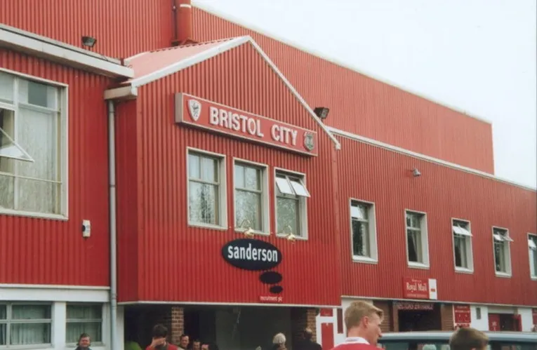 Tòa nhà chính của sân Ashton Gate