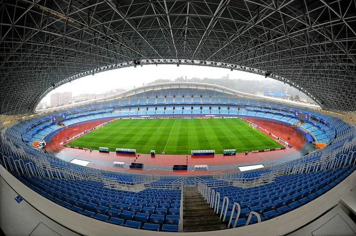 Toàn cảnh bên trong Sân vận động Reale Arena nhìn từ khán đài