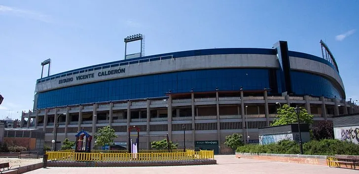 Toàn cảnh bên trong sân vận động Vicente Calderón với khán đài đông kín