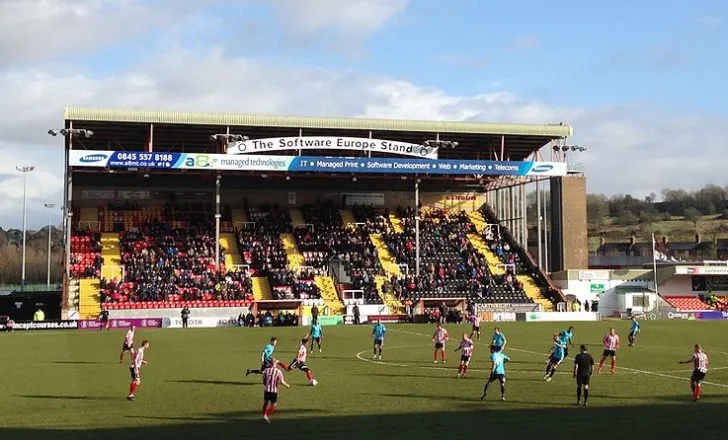 Toàn cảnh khán đài Software Europe Stand tại sân Sincil Bank, một phần không thể thiếu của cấu trúc sân vận động