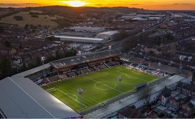 Toàn cảnh sân Kenilworth Road từ trên cao