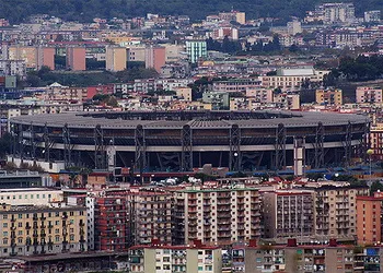 Toàn cảnh sân vận động Diego Armando Maradona ở Naples, biểu tượng của câu lạc bộ Napoli và niềm tự hào của người hâm mộ.